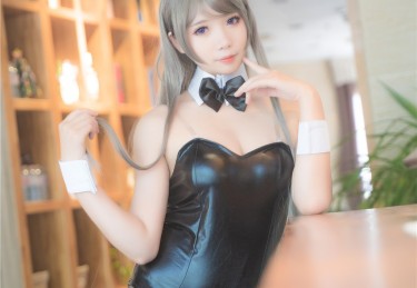 【麻豆app官网版】午夜情缘：当私会悄然进行，低语中传递着让人心动的秘密